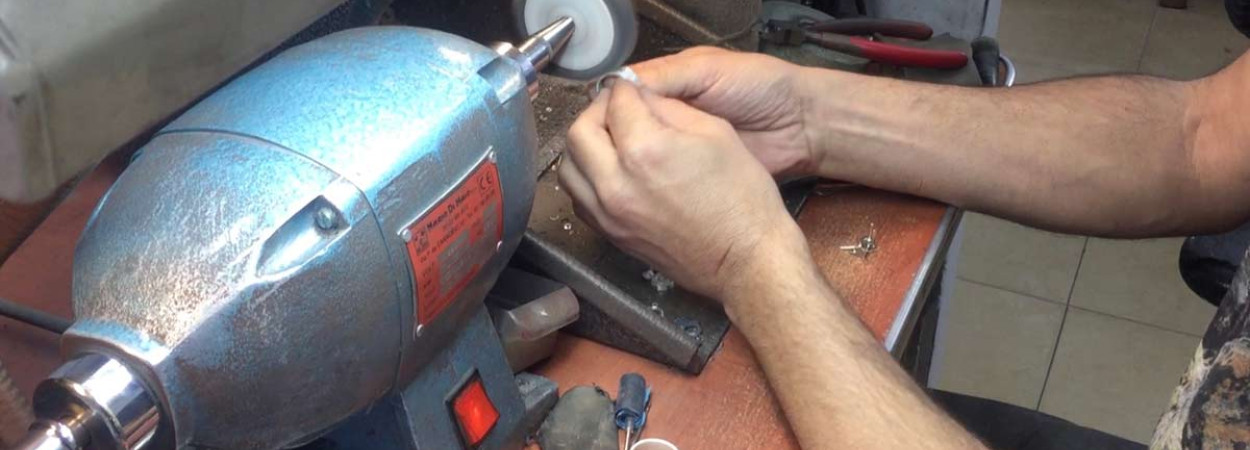 תליון שלא עונדים – תליון שחיים איתו