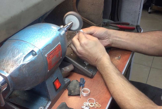 תליון שלא עונדים – תליון שחיים איתו